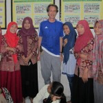 A Visit to an English Cram School Indonesia Canon Elf 038