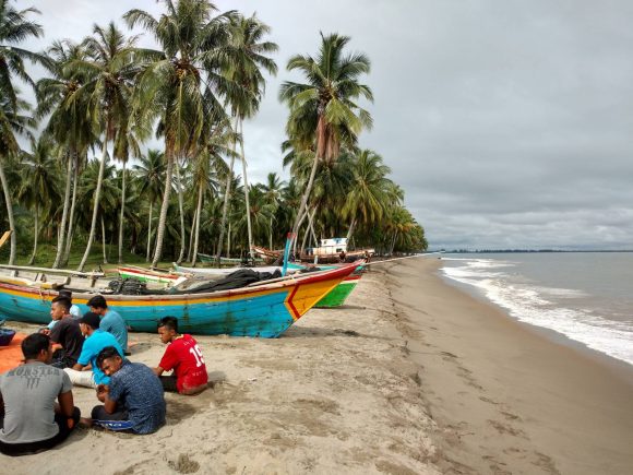 06 – Camping in a Fish Market on the Beach Tuktuk to Banda Aceh - 01 - 7467